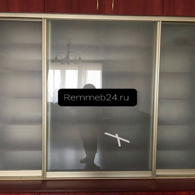 Видео и фото по ремонту шкафа купе с раздвижной системой Замена зеркала шкафа - вид 13 миниатюра